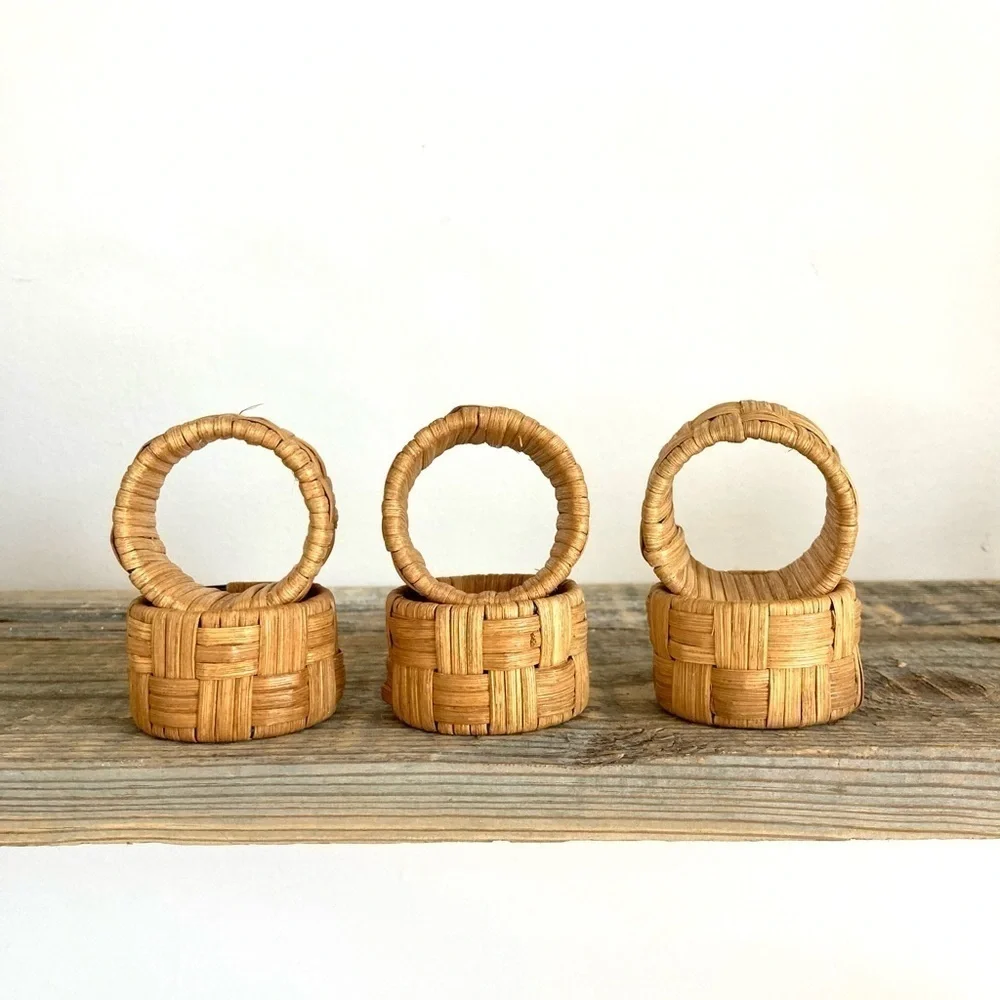 Wicker napkin rings